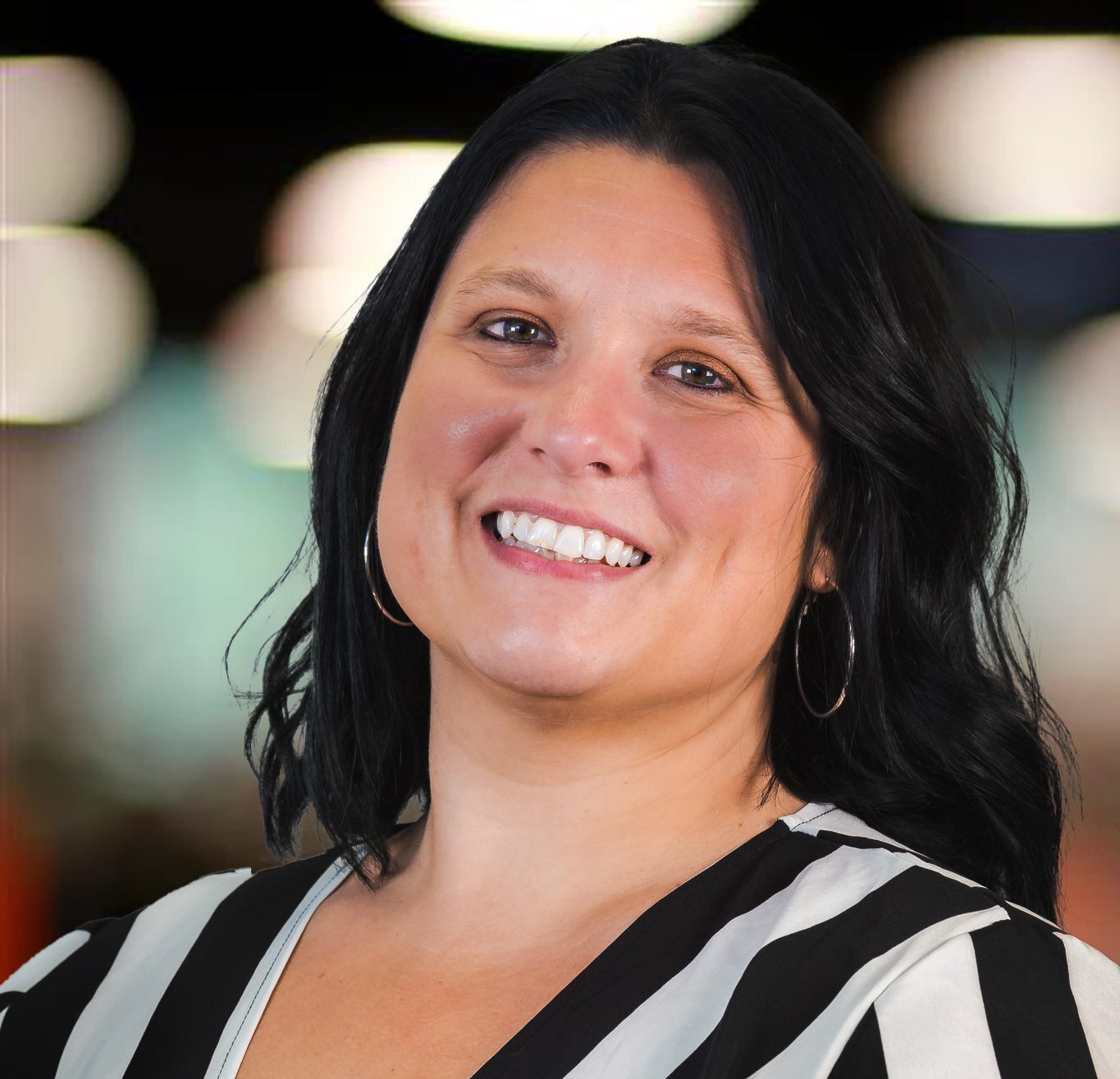 Headshot_Andrea Loin_Background